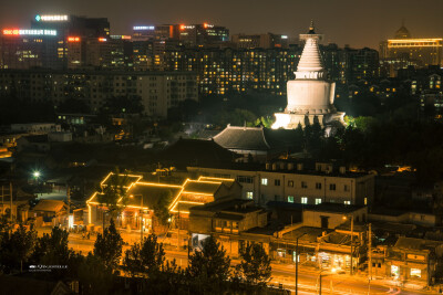 阜内之夜 白塔寺