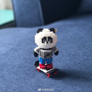 M菌今天才知道 布朗妹妹丘可的蓝朋友熊猫君名叫：胖友。（emmmm呵哈哈哈…）#拼拼豆豆# ​​​@pangyo_linefriends ​​​​