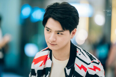 KristPerawat 泰剧一年生 暖暖 阿日学长 Arthit 王慧侦
cr.twitter:@jn_nkndf_pix