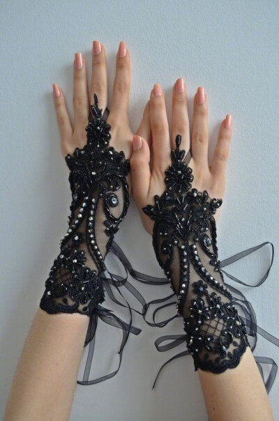 #设计秀# 华丽的花边手套，总有一款合你意。 ​​​​@Sai资源库