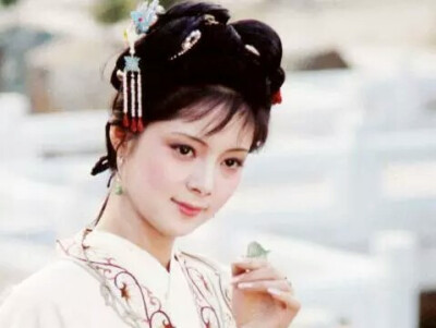 薛宝钗，由张莉饰演，出自电视剧《红楼梦》