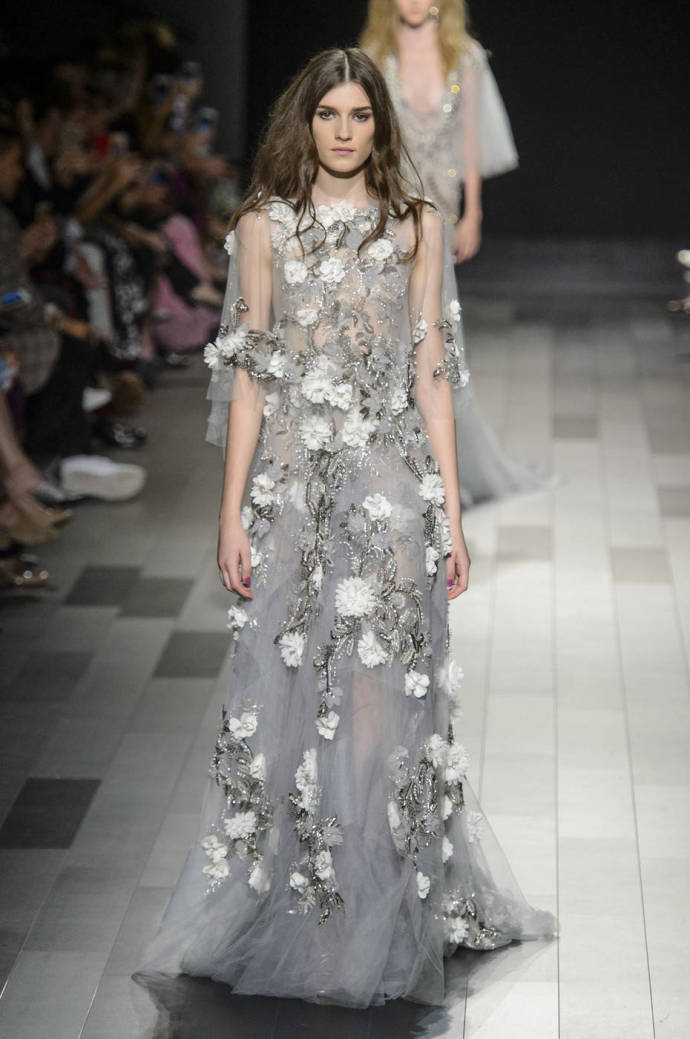 Marchesa New York Spring 2018 ​​​#疯狂婚礼季##带着婚纱去旅行# ​​​​