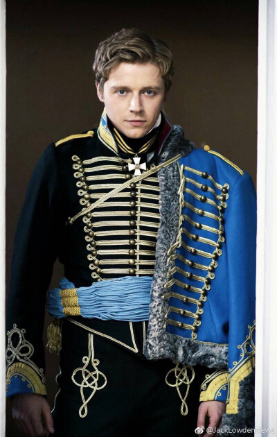 jack lowden 来源见水印