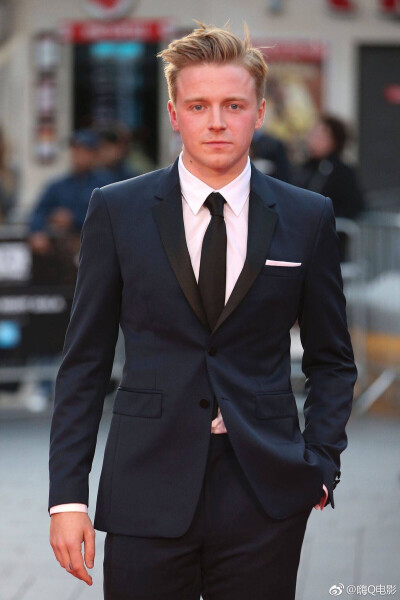 jack lowden 来源见水印