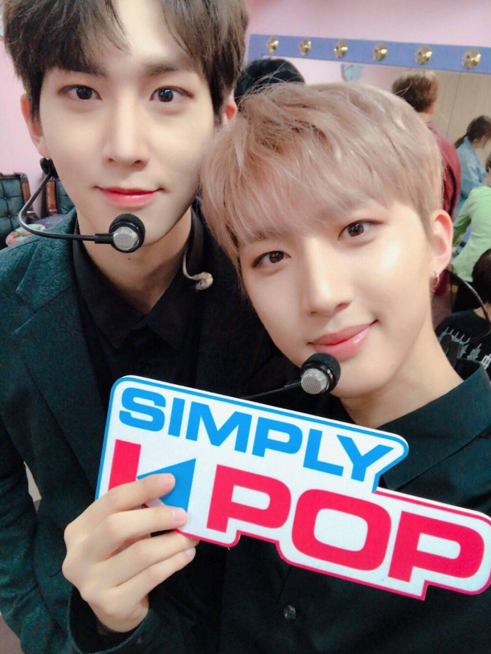 PENTAGON 高信源（SHINWON）李会泽（HUI）