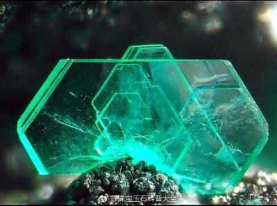 云母铜矿 Chalcophyllite ，梦幻般的裂变 ​​​