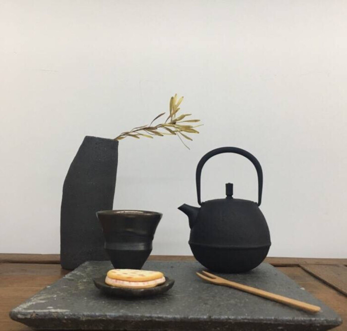 花器 马耳他作家kira Ni 铁壶 空间铸造 八角托盘 金森正起 米色茶壶 茶杯 北井知枝 梅花豆皿 额贺冈也 怎么搭都好看 堆糖 美图壁纸兴趣社区
