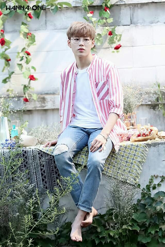 尹智聖、河成雲、黃旼炫、邕聖祐、金在奐、姜丹尼爾、朴志訓、朴佑鎮、裴珍映、李大輝、賴冠霖