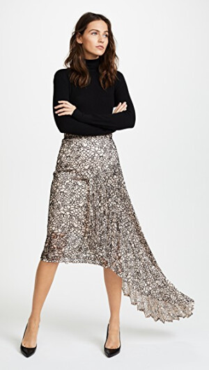 24长腿吸睛靠半裙 特辑