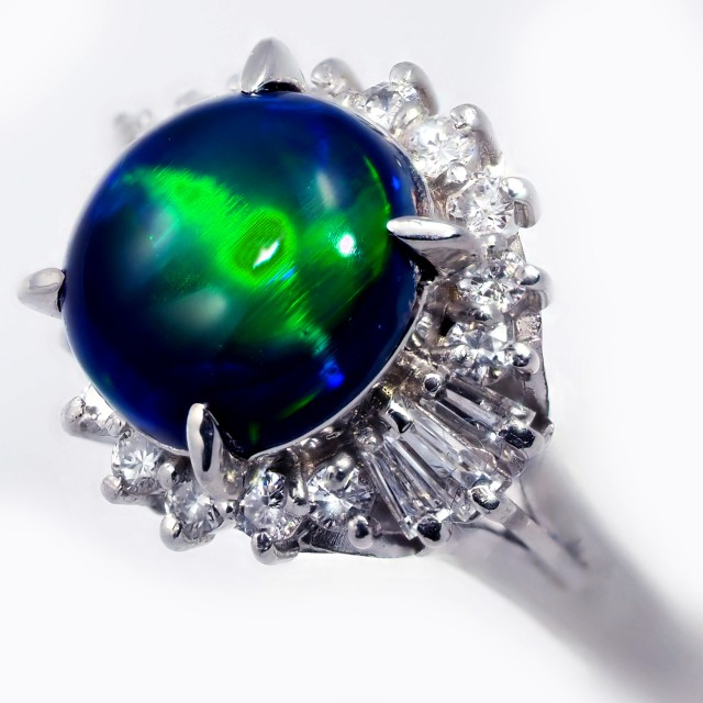 SIZE 7 PLATINUM RING WITH CATS EYE BLACK OPAL [SOJ5842 ]