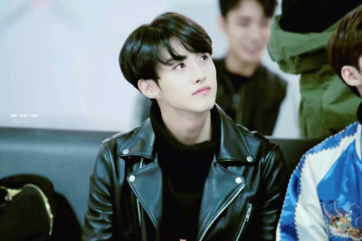 PENTAGON 吕畅九（YEOONE）