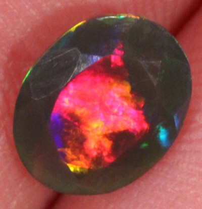 Please use this picture to judge the blackness of the opal.