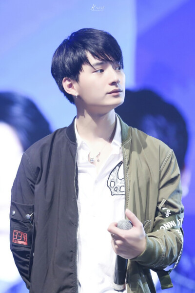 KristPerawat 泰剧一年生 暖暖 阿日学长 Arthit 王慧侦
cr.weibo:@KristPerawat_ChinaFC