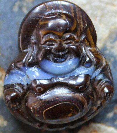 手工欧泊雕刻 澳大利亞鐵欧泊佛祖摆件 41.10克拉
41.10 CTS LARGE BOULDER OPAL CARVING BUDDHA C3943