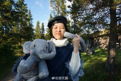 #spreadthehope##传递希望# 这可爱的Bubble Coat Elephant抱抱象是由大黄鸭之父——艺术家霍夫曼联同创意团队AllRightsReserved为深圳万象天地SPREAD the HOPE艺术计划延伸的公益项目，将于9月27日在万象天地公开发…