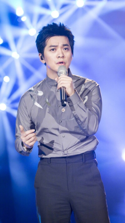 李少年 生日快乐 平安喜乐
♥春风十里不如李♥