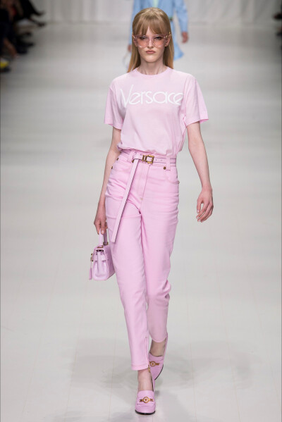 Versace 范思哲 于米兰时装周发布2018春夏高级成衣系列