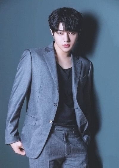 170922 除水印加修图韩流pia十月号 cr.smithereens_kms