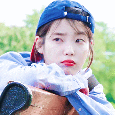 IU 李智恩 李知恩 动图 花书签2 cr：兔牙不肥
看到挑眉了木有！！真的是酷boy！！