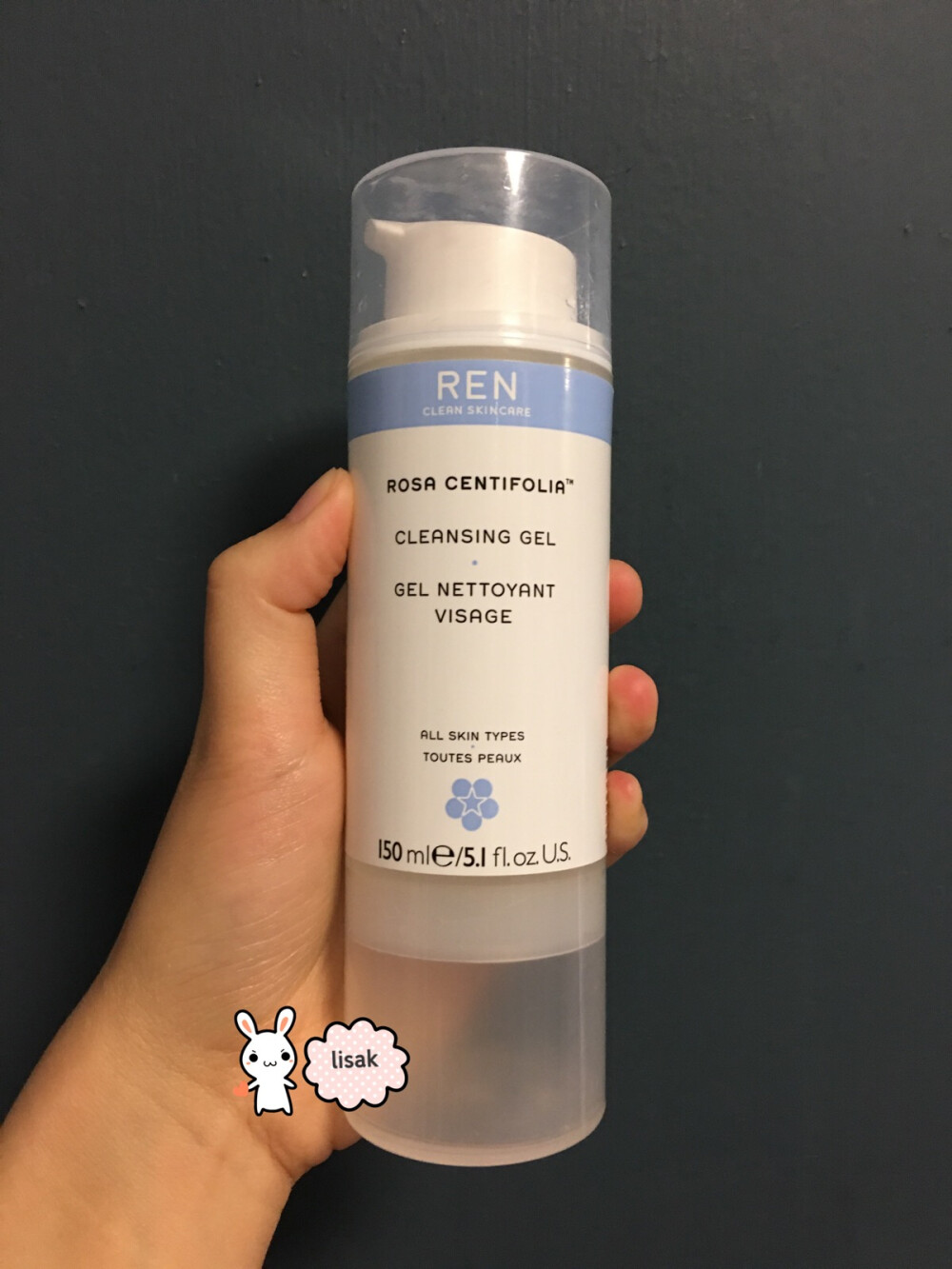 Ren rose cleanings gel 英国主打天然的牌子。这款玫瑰啫喱洁面非常不错，气味不重，gel又温和。适合晨间洁面。