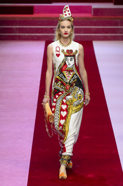 #D&G#
#2018春夏时装周#
#米兰时装周#
#杜嘉班纳#Runway | Dolce & Gabbana Spring 2018 Show
Model: Maartje Verhoef(2000×3000)