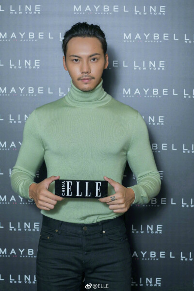 【陈伟霆 William Chan】 170922 Maybelline美宝莲小灯管Shine Compulsion唇膏 新品上市发布会 2048 x 3072 px (图源： 微博@ELLE weibo.com/1273610165/FnsNx3cSW)