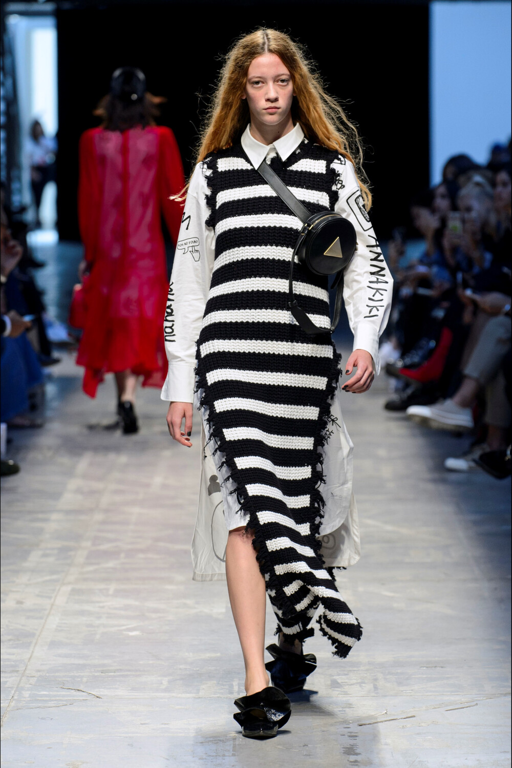 独立设计师品牌杨子annakiki2018春夏米兰时装周发布秀