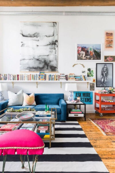 玫瑰是红的，罗兰是蓝的，糖是甜的，你也是。
--——辛波丝卡