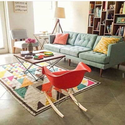 玫瑰是红的，罗兰是蓝的，糖是甜的，你也是。
--——辛波丝卡