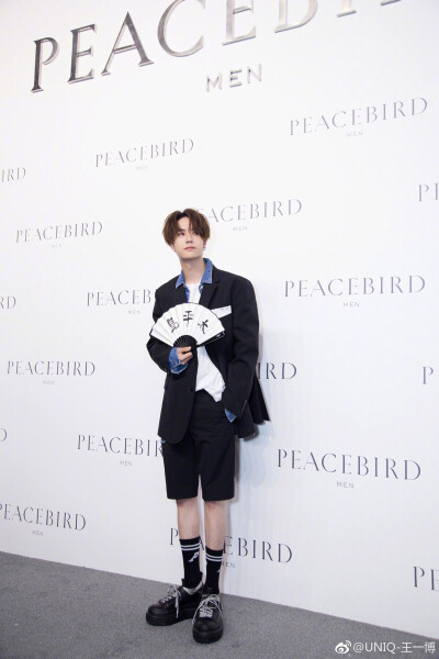 一博更博：#有所为，就无所wei#我在PEACEBIRD MEN AW17 FASHION SHOW活动现场，感谢太平鸟风尚男装的邀请[噢耶] ​​​