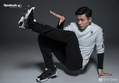 【陈伟霆 William Chan】 锐步Reebok Classic 单人海报 2400 x 1668 px (图源：微博 @w-Daily weibo.com/6269525799/Fo3hlE56X)