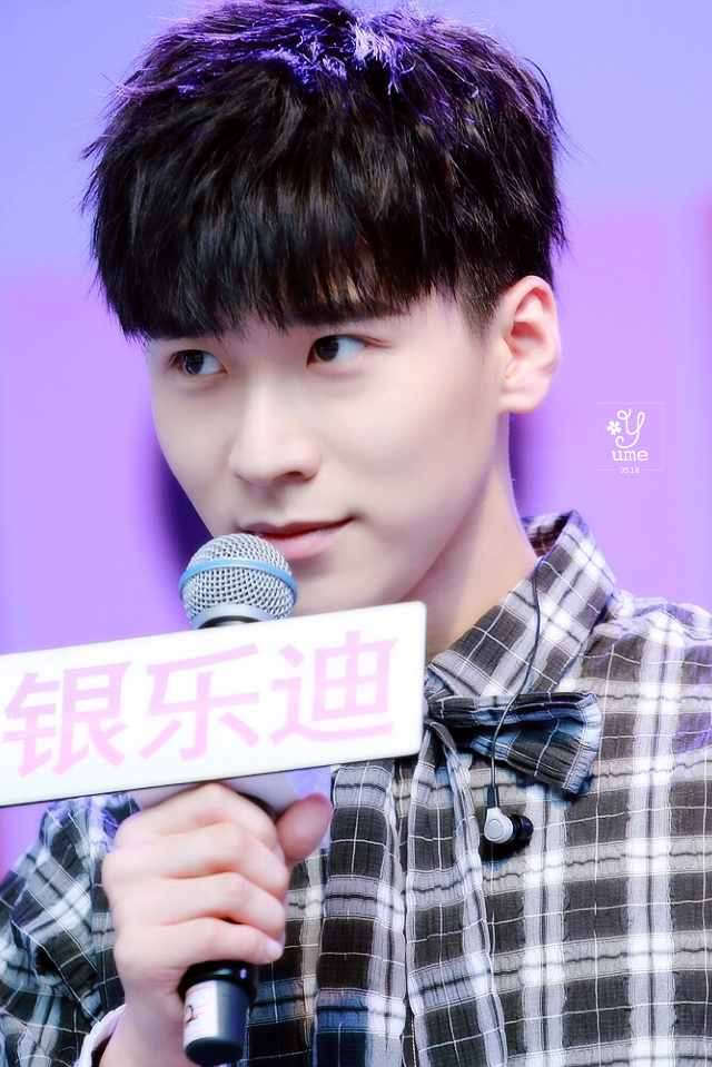 王博文 170916《1461》新专辑上海签售会cr:logo