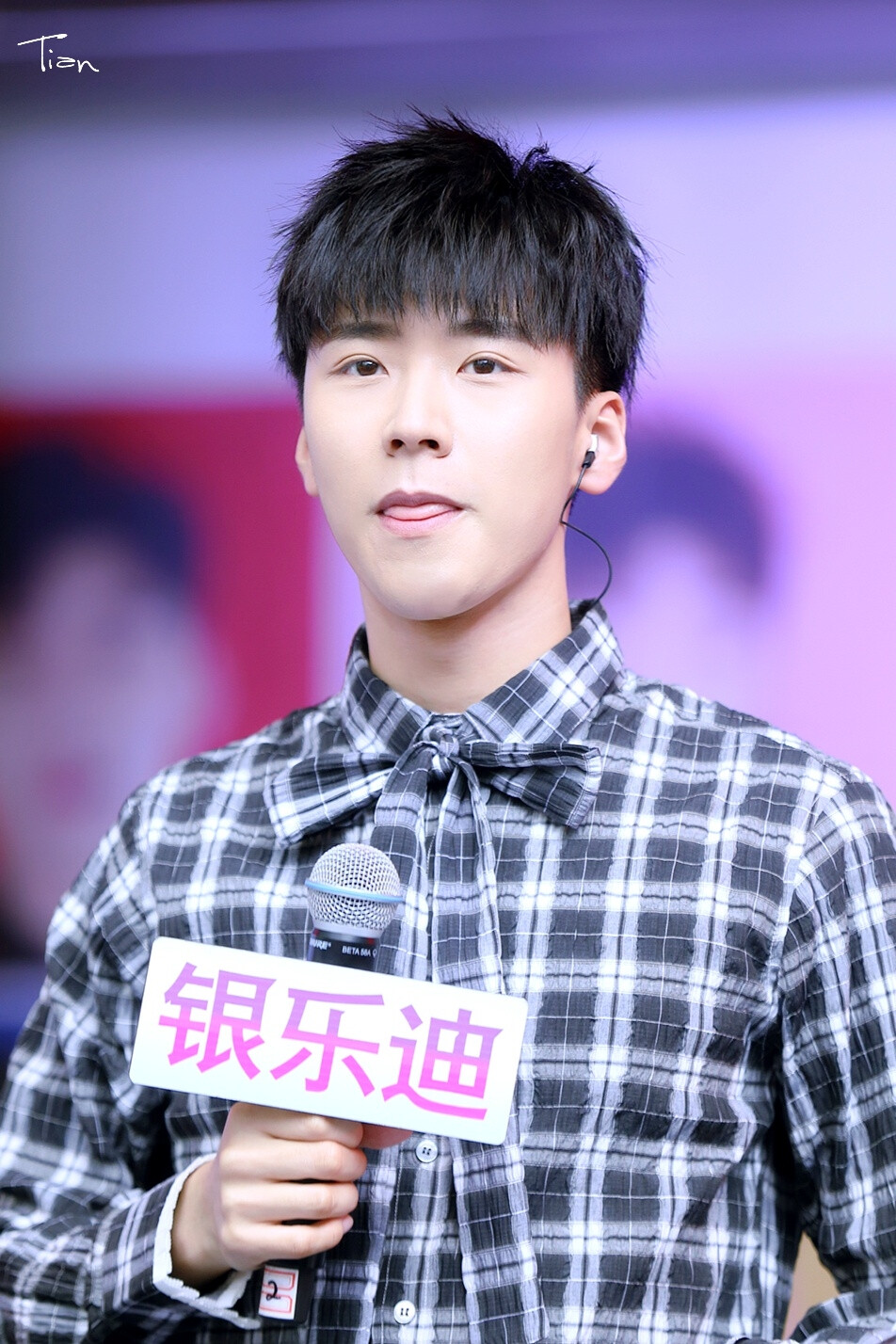 王博文 170916《1461》新专辑上海签售会cr:logo