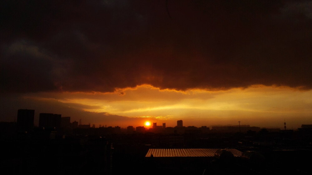 暴雨来临前的黄昏