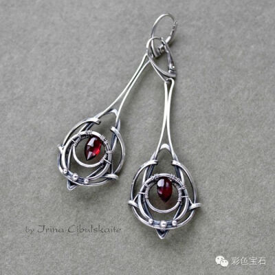 是不是可以和那个项链搭在一起?