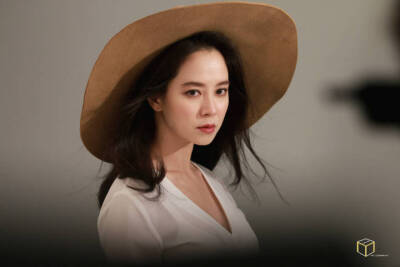 宋智孝 千秀妍 千成林
拍摄VIDI VICI秋冬系列 花絮图