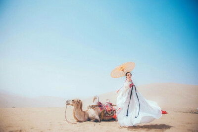 雷送余音声袅袅，风生细响语喁喁。
摄影／后期／造型：界音