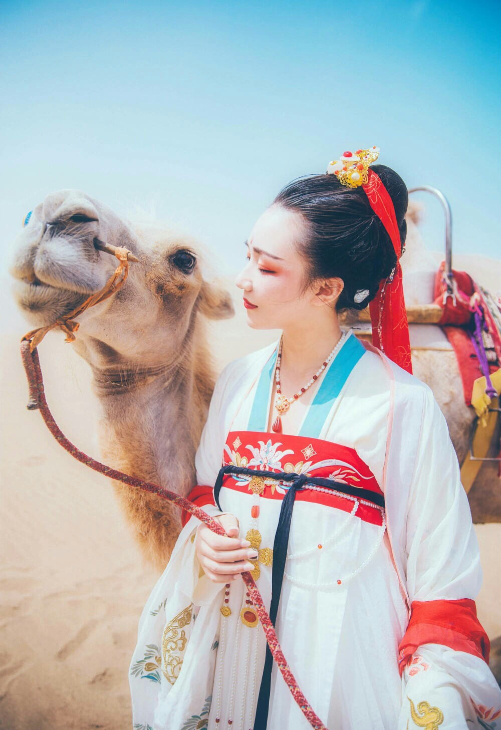 雷送余音声袅袅，风生细响语喁喁。
摄影／后期／造型：界音