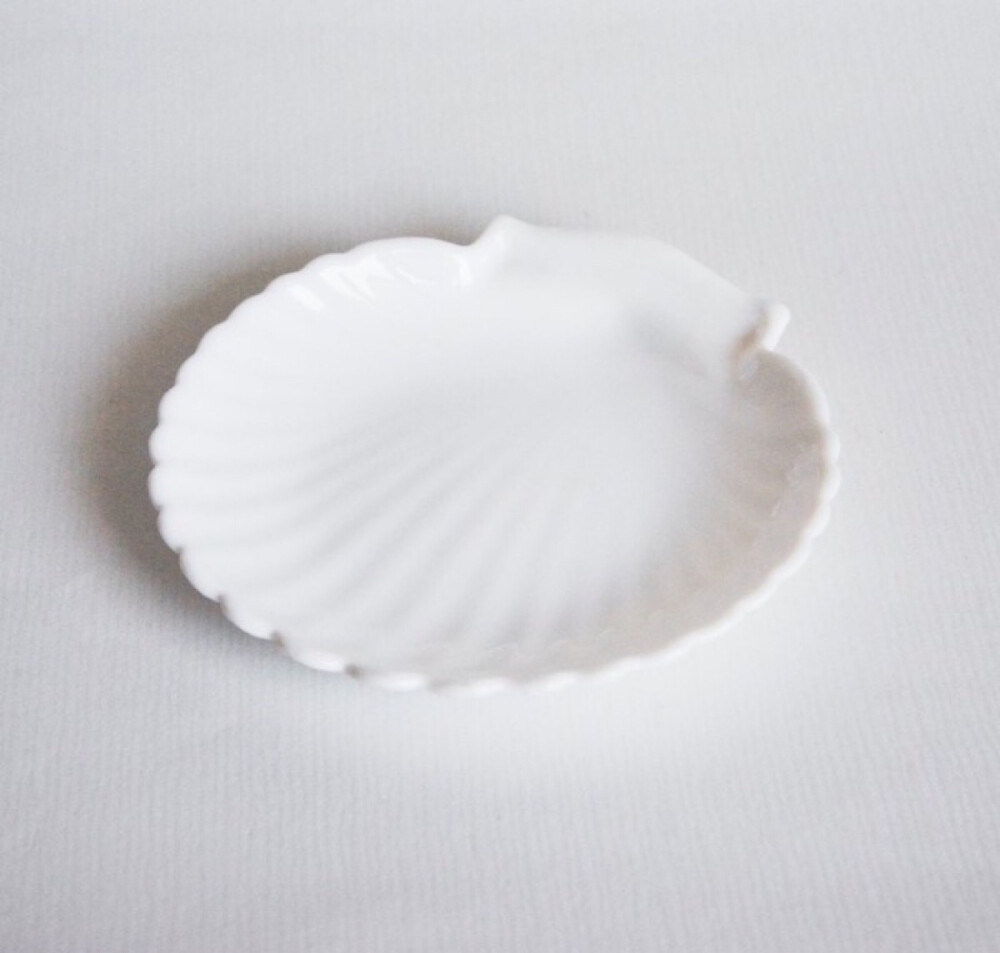 古董白色贝壳装饰碟