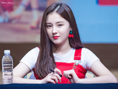 Nancy 李承利 MOMOLAND