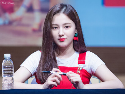 Nancy 李承利 MOMOLAND