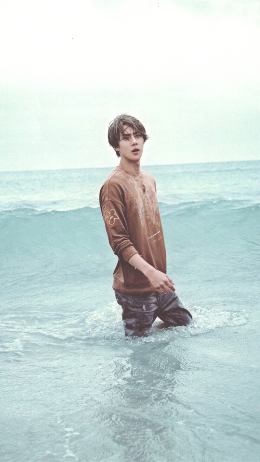 EXO 吴世勋 SE HUN
斐济写真集