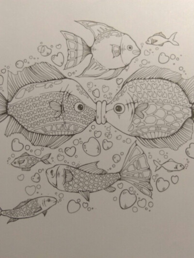 如果想念一个人，可以给他打电话，发短信，那么，一条鱼想念另一条鱼呢？你看到水面上的波纹了吗？粼粼的波纹是我对你无尽的思念。