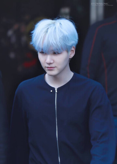 ✨Suga✨
闵大佬 是真白⁽⁽ଘ( ˊᵕˋ )ଓ⁾⁾