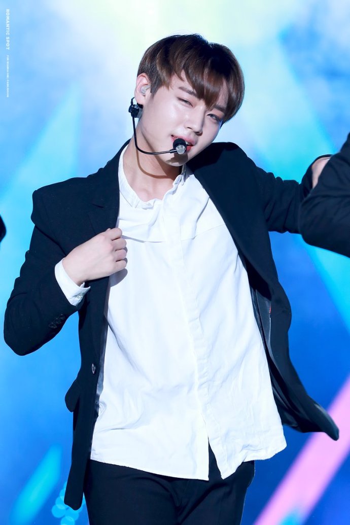 朴志训wannaone男版produce101crlogo