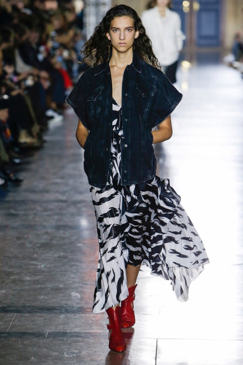 Givenchy（纪梵希）于巴黎时装周发布2018春夏系列时装秀