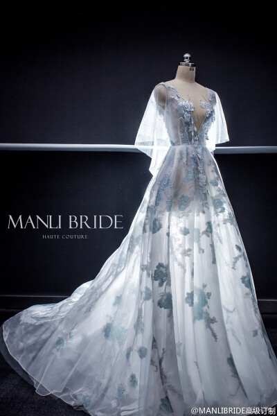 喜欢你 大概就是在心里放弃了一千次 只要你回头一次 我就会燃起重新爱你 ​​​​