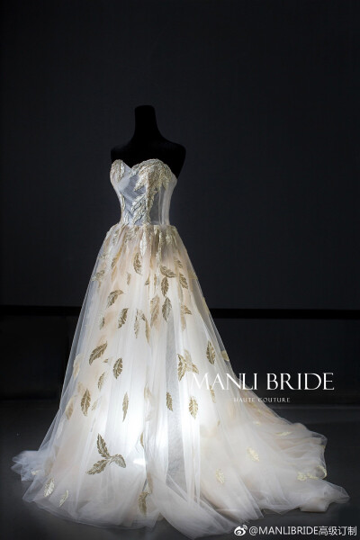 喜欢你 大概就是在心里放弃了一千次 只要你回头一次 我就会燃起重新爱你 ​​​​