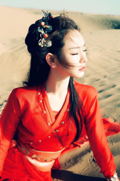 红衣女子