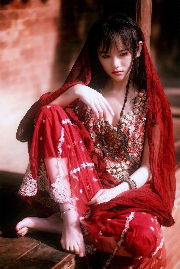 红衣女子